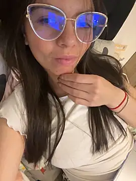 Snapshot of Mariana_Ve chatting on November 8, 2025, 3:39 am Mariana Ve online show from November 8, 2025, 3:39 am