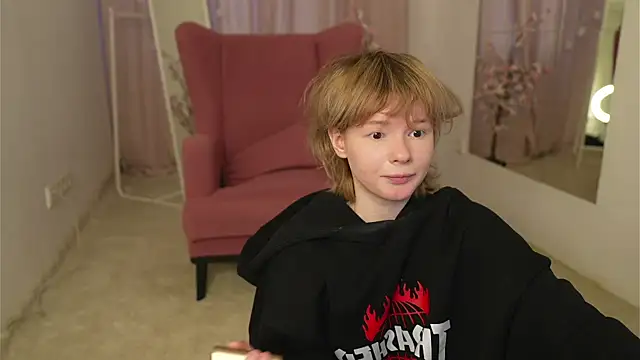 miccka   online show from November 9, 2025, 10:35 am