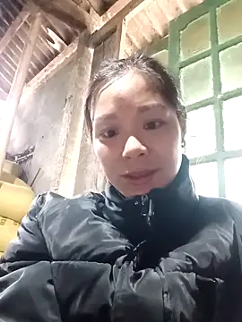 Lyla john online show from December 15, 2025, 3:22 am