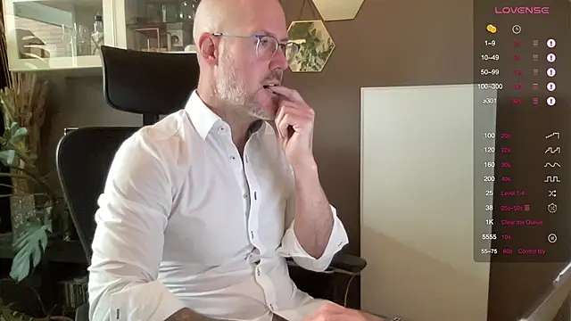 the new fit rubinho online show from April 13, 2026, 8:31 am