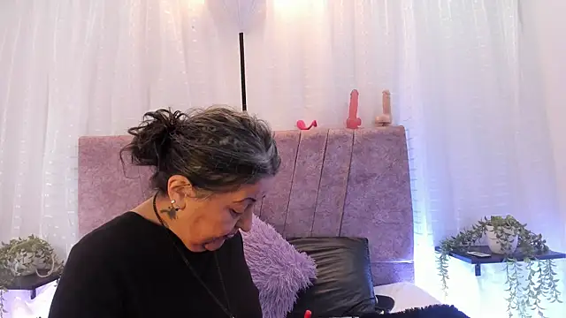 Victoriaa Anderson online show from April 1, 2026, 2:14 pm