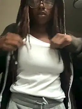 Snapshot of tj022025 chatting on November 8, 2025, 9:02 pm tj022025 online show from November 8, 2025, 9:02 pm