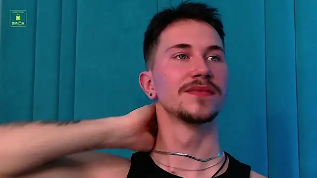 IskellaEvans online show from November 12, 2025, 1:28 am