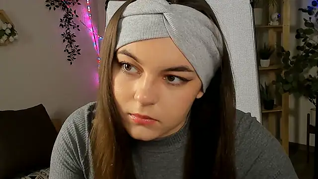 Snapshot of FrancescaCavaliere chatting on November 25, 2025, 9:09 am FrancescaCavaliere online show from November 25, 2025, 9:09 am