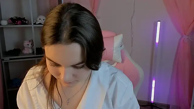 Snapshot of FrancescaCavaliere chatting on November 29, 2025, 9:12 am FrancescaCavaliere online show from November 29, 2025, 9:12 am