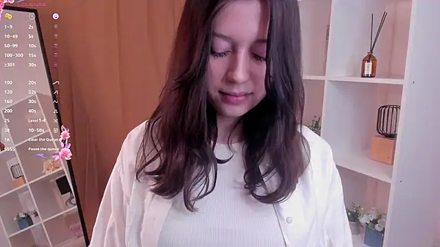 ColetteNeary online show from December 4, 2025, 3:21 pm