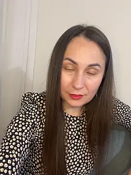 NikaGold7725 online show from November 9, 2025, 9:02 pm