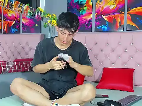 ElanGiraldo online show from February 6, 2026, 12:15 am