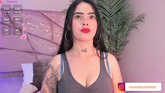  Naomi Fox  online show from December 17, 2025, 4:51 am