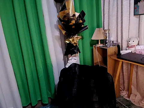 ur hot jenelle online show from April 9, 2026, 7:19 pm