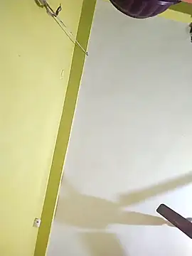 hootmom online show from November 9, 2025, 6:12 am