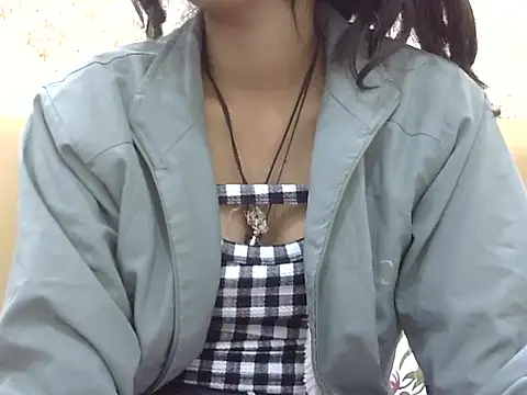 SEXY PRIYA83 online show from February 5, 2026, 4:44 pm