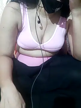 HotGirl23231 online show from December 15, 2025, 6:01 pm