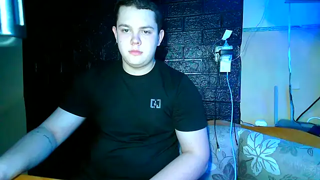 CuteButNaughty  online show from January 6, 2026, 9:29 pm