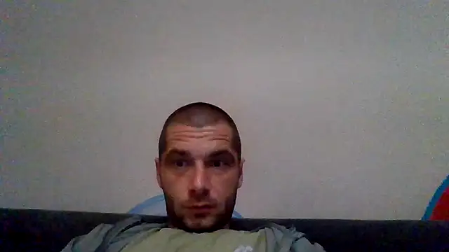 Kinkycouple142 online show from April 8, 2026, 9:15 pm