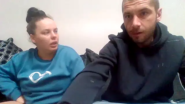 Kinkycouple142 online show from April 10, 2026, 7:29 pm