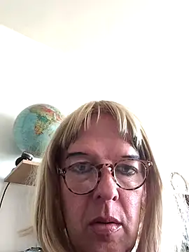 simone xdressing online show from September 14, 2025, 8:57 am