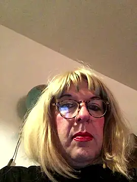 simone xdressing online show from January 18, 2026, 1:20 am