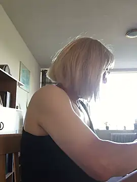 simone xdressing online show from July 1, 2026, 6:18 pm