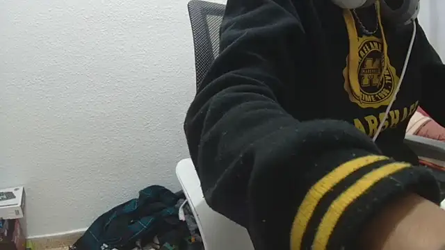 Snapshot of Calavera2001 chatting on December 21, 2025, 4:03 pm Calavera2001 online show from December 21, 2025, 4:03 pm