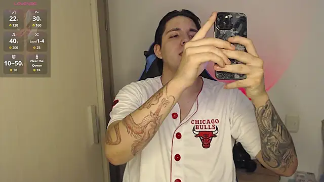 ValenClerk online show from November 19, 2025, 3:50 am