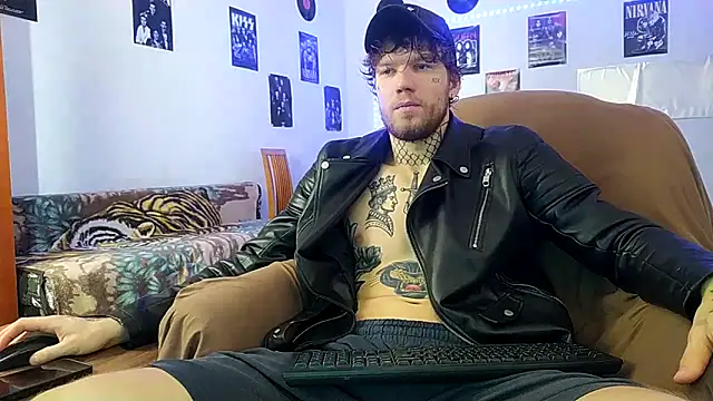 Huntall77 online show from December 16, 2025, 7:35 am