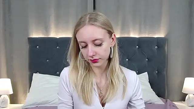 RachaelCute online show from April 22, 2026, 4:26 am