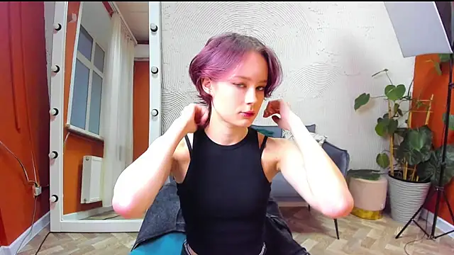 Annie Way online show from November 17, 2025, 12:22 pm