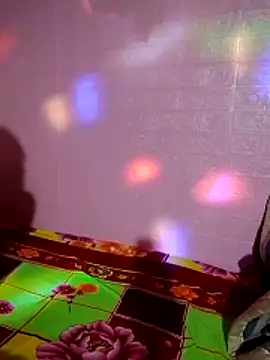 Cloud-wh online show from December 19, 2025, 10:28 pm