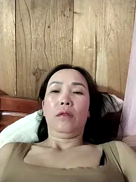 Feeling-hot online show from November 21, 2025, 7:40 am