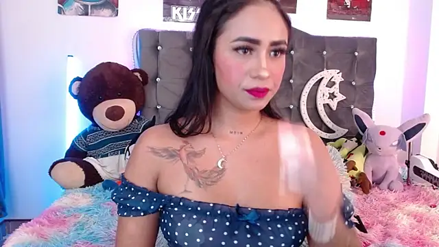 lunabritton1 online show from March 6, 2026, 2:41 am