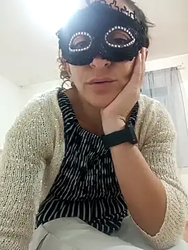 Snapshot of Giorgia13 chatting on November 20, 2025, 5:23 pm Giorgia13 online show from November 20, 2025, 5:23 pm