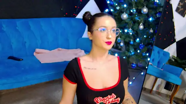 EvvaLovvia online show from December 2, 2025, 4:18 am