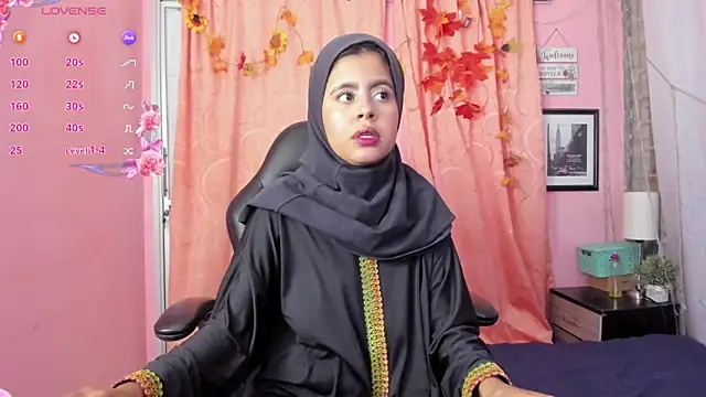 NaylaAbadi online show from December 5, 2025, 2:58 pm