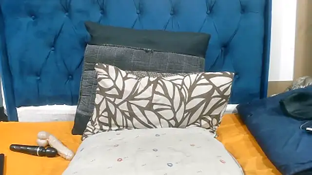 DarkCherryx online show from December 19, 2025, 5:31 pm