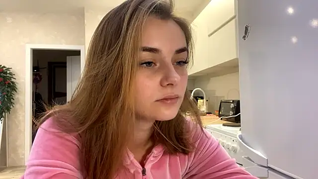 GeralynChiszar online show from December 17, 2025, 5:13 am