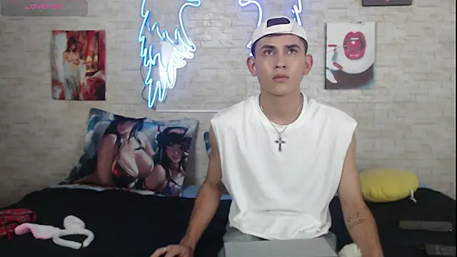 axel milo kairo and noa online show from November 12, 2025, 8:19 pm