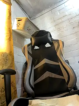 jessi bentz  online show from November 15, 2025, 6:26 pm