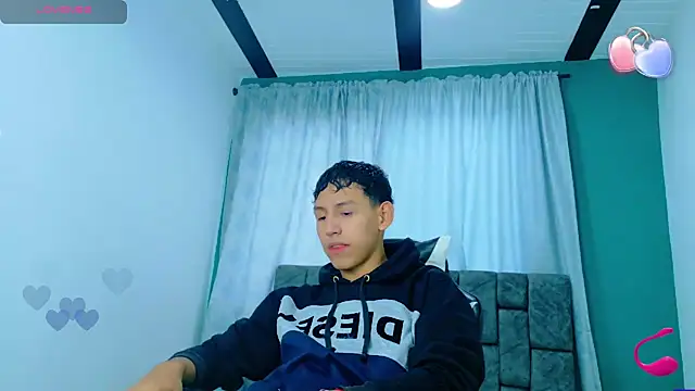 FelipeGonzalezz online show from November 16, 2025, 12:44 pm