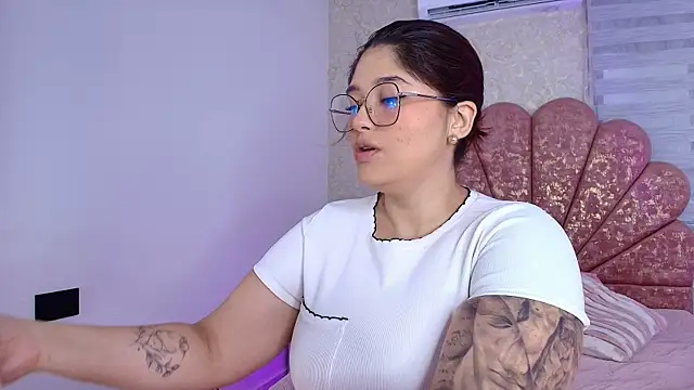 mia fontana  online show from January 10, 2026, 11:56 am