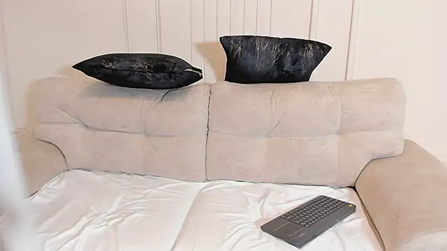 Kenia Storm online show from January 14, 2026, 7:30 pm