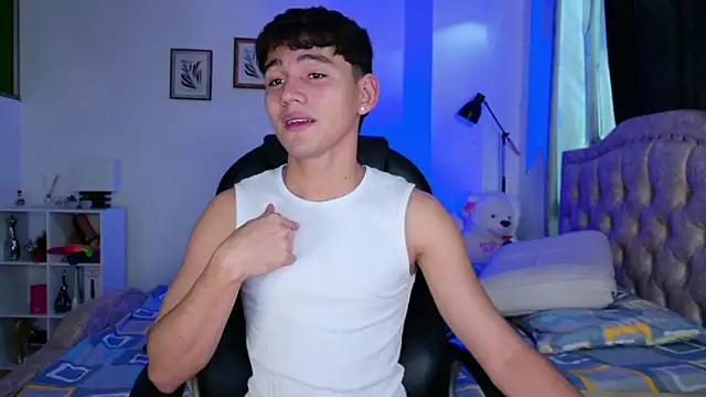 estebanperez 26 online show from April 18, 2026, 11:14 am