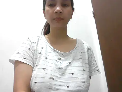 hotsexytits4U online show from November 18, 2025, 7:46 am