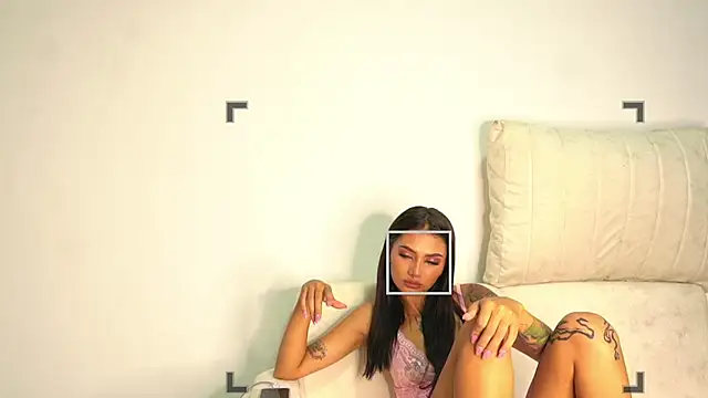 scarlethsaenz  online show from November 12, 2025, 1:39 am