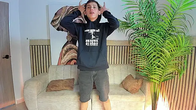 Justingsex1 online show from November 18, 2025, 5:12 am