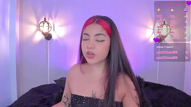 Snapshot of Stephany-roses- chatting on November 18, 2025, 1:00 am Stephany-roses- online show from November 18, 2025, 1:00 am