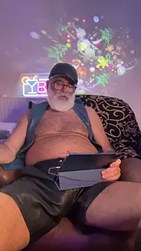 LeatherSdaddy online show from December 16, 2025, 2:49 am