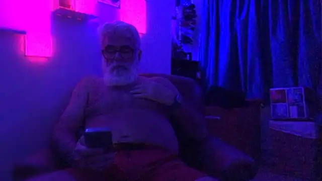 LeatherSdaddy online show from April 8, 2026, 8:36 am