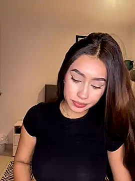 lauren clauz online show from December 3, 2025, 1:13 am