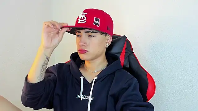 ThiagoDV online show from November 21, 2025, 2:27 pm